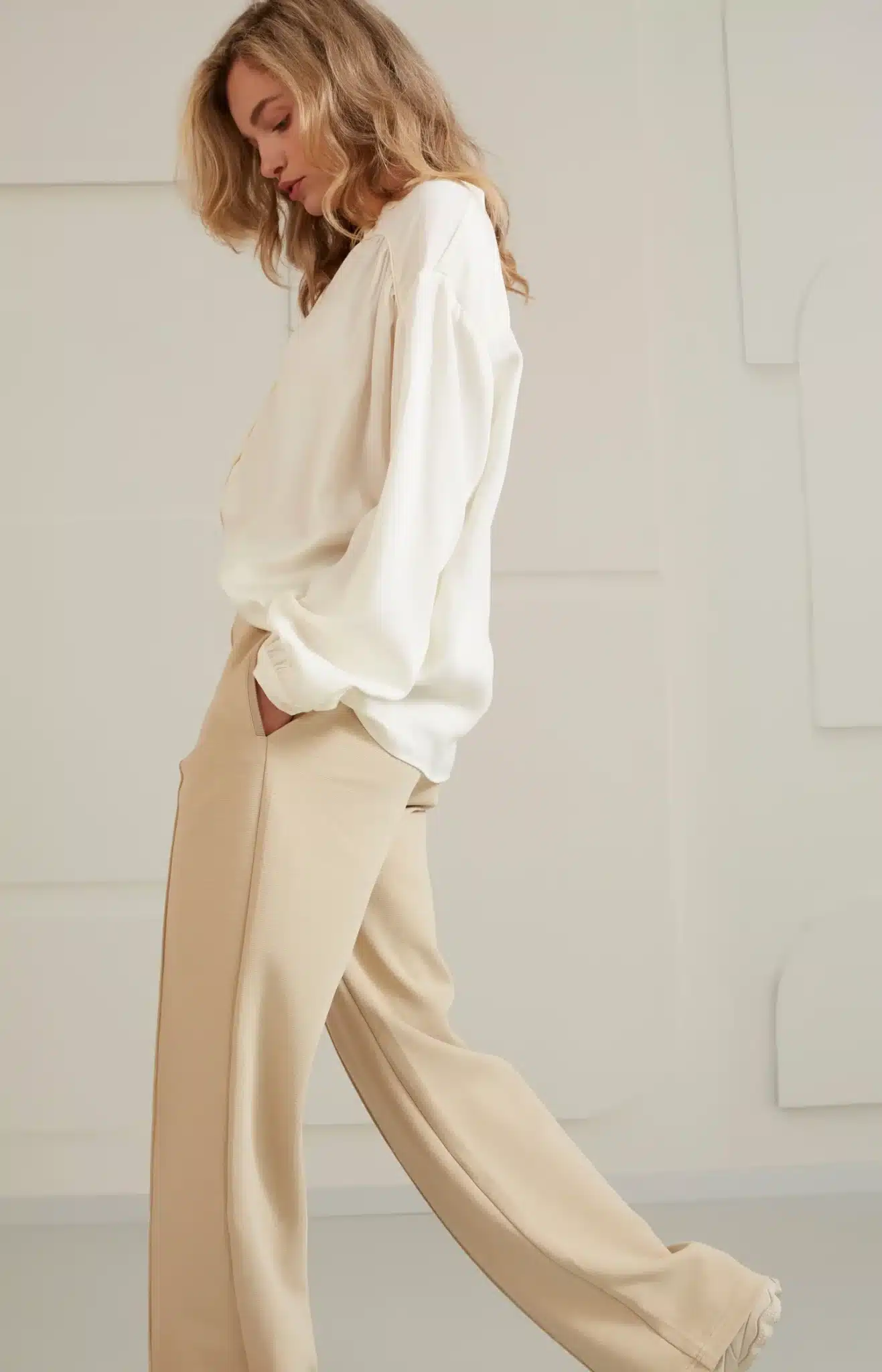 jersey wide leg trousers with elastic waist and seam details white pepper beige a706c95d dcd4 4af4 ba59 66b82b7848db 2160x