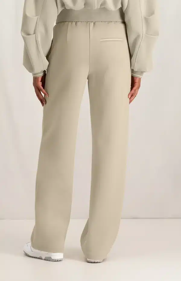 jersey wide leg trousers with elastic waist and seam details white pepper beige b1e57ff7 f01f 4a0e accc 8e910fee00c8 2160x