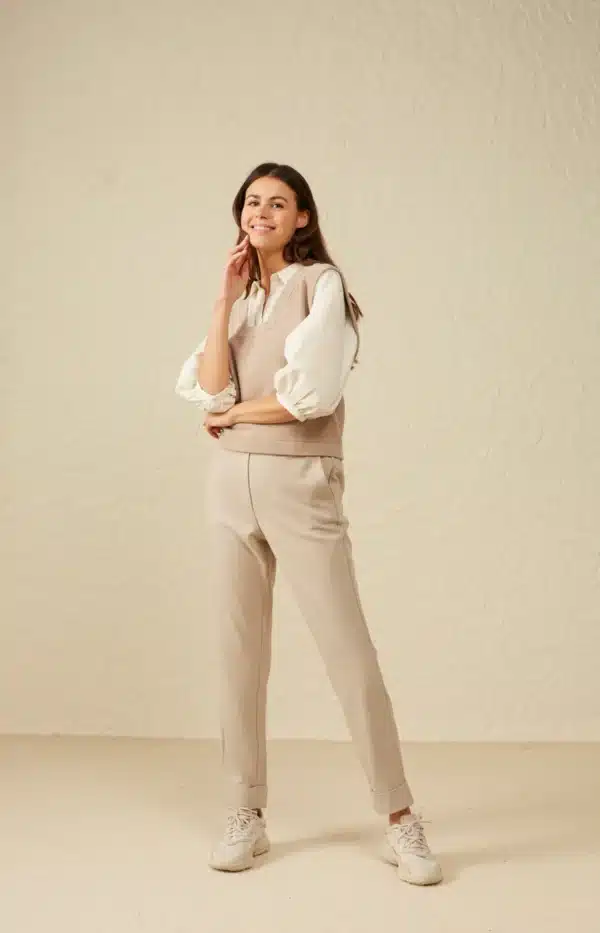 soft pantalon with straight leg pockets and elastic waist pure cashmere brown melange